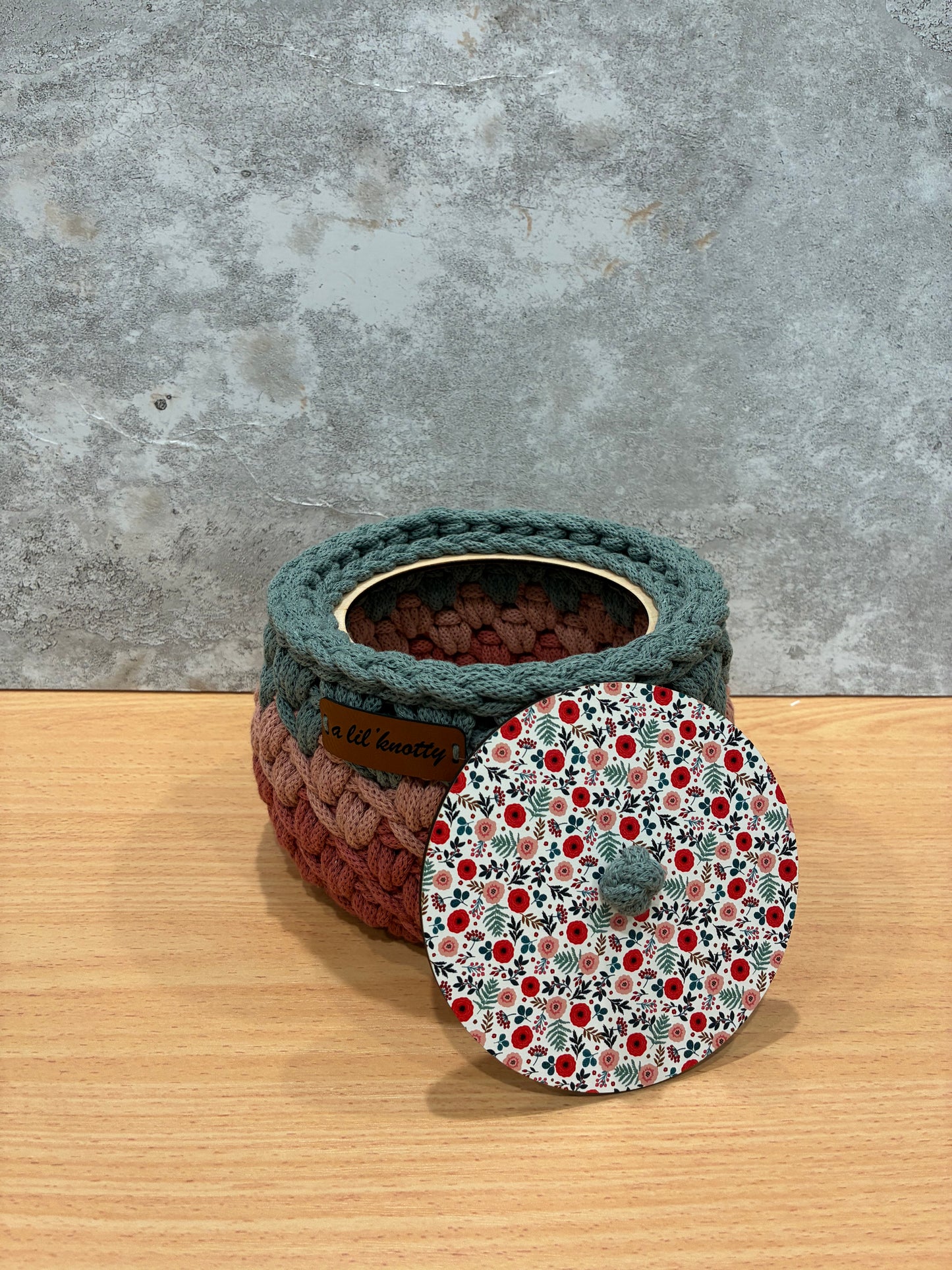 Vintage floral basket with lid